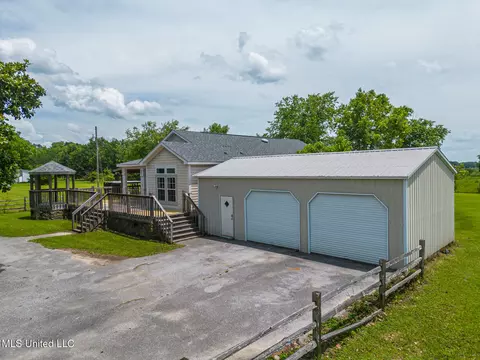 36 Oran Bond Ln, Wiggins, MS 39577