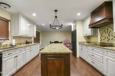 Kitchen - 7520 Ogborn Dr, Moss Point, MS 39562 photo 1 of 1