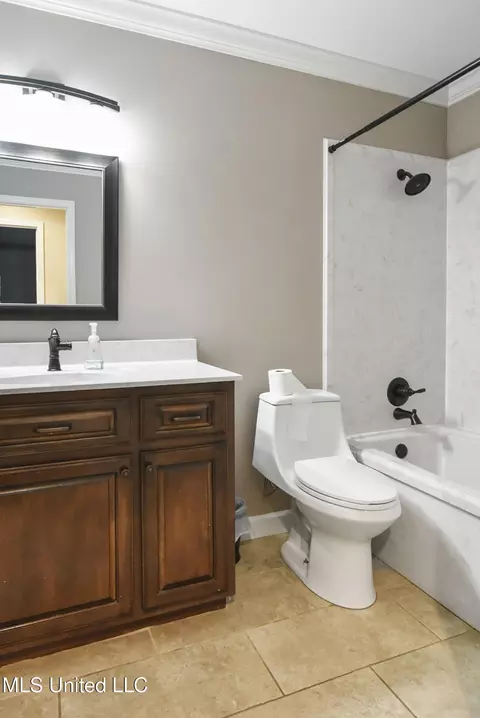 Bath - 7520 Ogborn Dr, Moss Point, MS 39562 photo 1 of 3