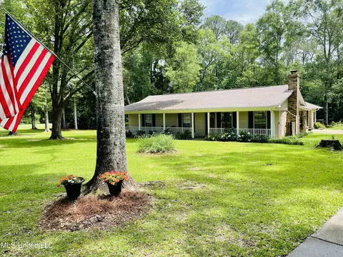 6324 Country Ln, Moss Point, MS 39562
