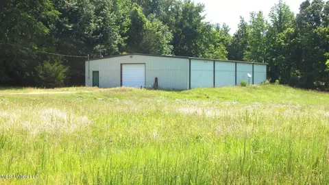 2450 Longtown Rd, Sarah, MS 38665