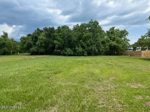 10068 Byrd Ave, D'iberville, MS 39540
