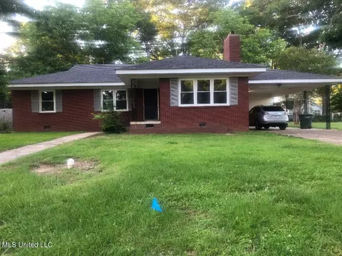 214 Evelyn St, Senatobia, MS 38668