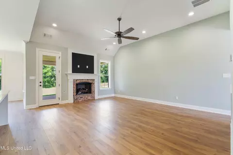 Living - 1590 Ashtons Ln, Hernando, MS 38632 photo 1 of 3