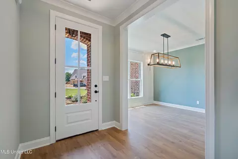 Entry Way - 1590 Ashtons Ln, Hernando, MS 38632 photo 2 of 2