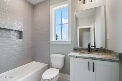 Bath - 1590 Ashtons Ln, Hernando, MS 38632 photo 1 of 5