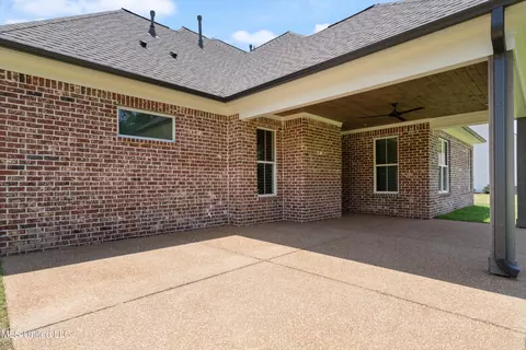 Exterior - 1590 Ashtons Ln, Hernando, MS 38632 photo 4 of 5