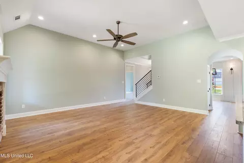 Living - 1590 Ashtons Ln, Hernando, MS 38632 photo 3 of 3