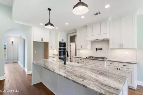 Kitchen - 1590 Ashtons Ln, Hernando, MS 38632 photo 2 of 2