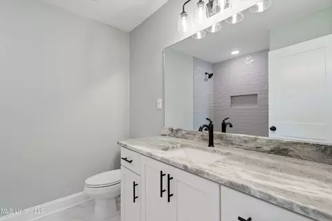 Bath - 1590 Ashtons Ln, Hernando, MS 38632 photo 2 of 5