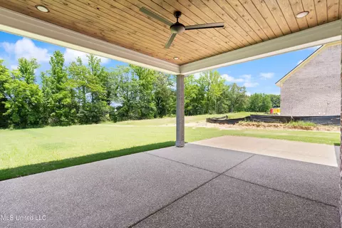 Exterior - 1590 Ashtons Ln, Hernando, MS 38632 photo 3 of 5