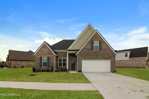 9308 S Lakeside Cir, Walls, MS 38680