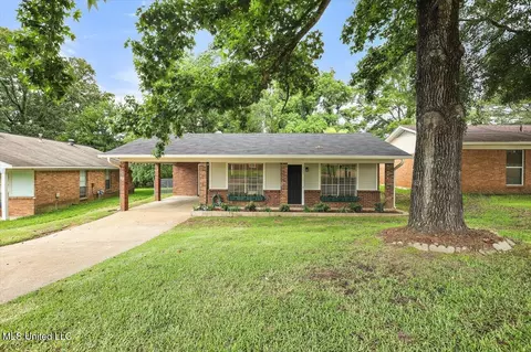 733 Clearmont Dr, Pearl, MS 39208