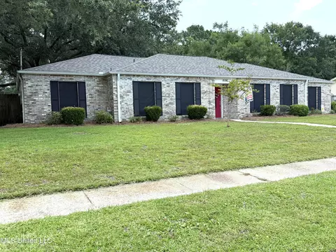 1606 Woodhaven St, Pascagoula, MS 39581