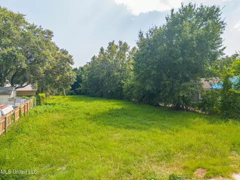643 Walker St, Biloxi, MS 39530 photo 1