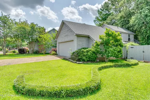 110 E Waterwood Dr, Brandon, MS 39047