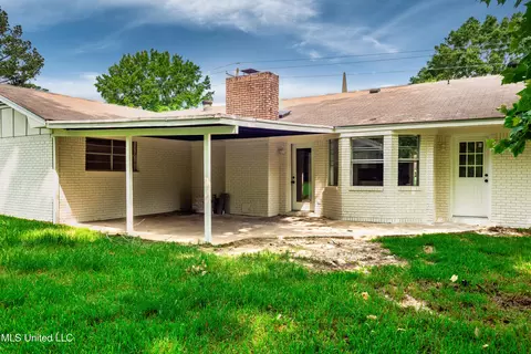 Exterior - 18 Crossgates Dr, Brandon, MS 39042 photo 3 of 4