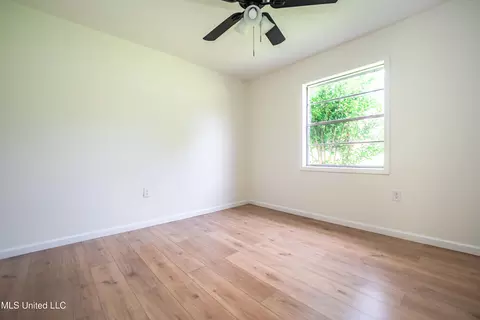 Bedroom - 18 Crossgates Dr, Brandon, MS 39042 photo 3 of 4
