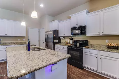 Kitchen - 6026 Red Gate Dr, Long Beach, MS 39560 photo 2 of 2