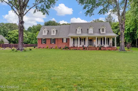 221 Cedar Grove Dr, Byhalia, MS 38611