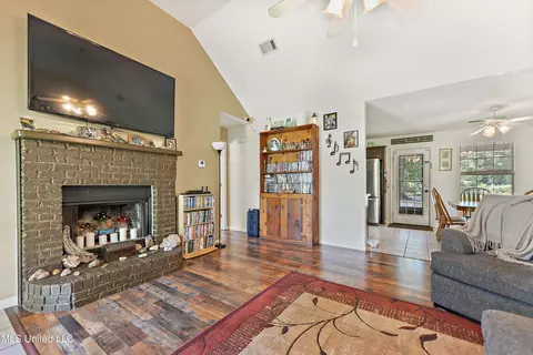 Living - 6814 Tanner Williams Rd, Lucedale, MS 39452 photo 2 of 2