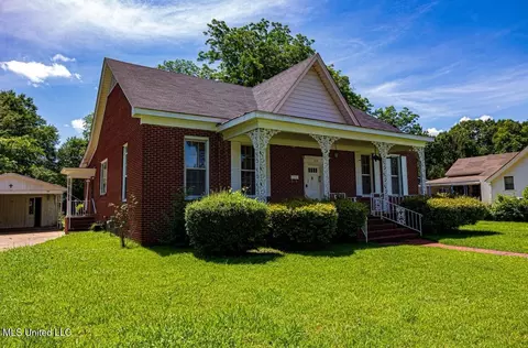733 S College St, Grenada, MS 38901 photo 1