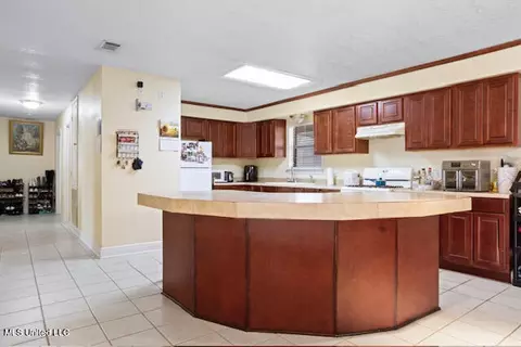 Kitchen - 281 7 Th St, Biloxi, MS 39530 photo 2 of 3