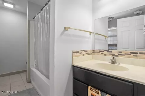 Bath - 281 7 Th St, Biloxi, MS 39530 photo 1 of 1