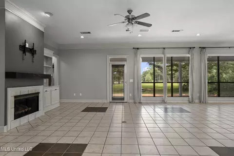 Living - 415 Spike Rdg, Canton, MS 39046 photo 1 of 7