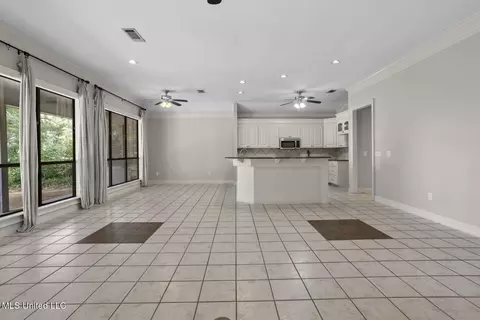 Living - 415 Spike Rdg, Canton, MS 39046 photo 3 of 7