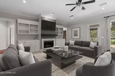 Living - 415 Spike Rdg, Canton, MS 39046 photo 4 of 7