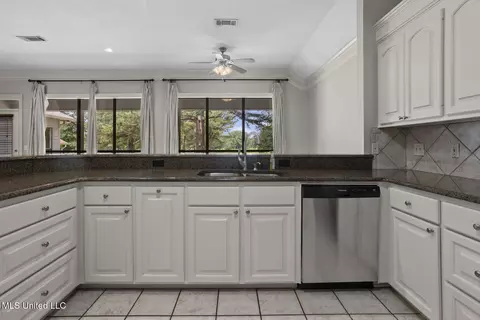 Kitchen - 415 Spike Rdg, Canton, MS 39046 photo 3 of 4