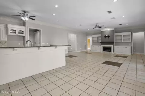 Living - 415 Spike Rdg, Canton, MS 39046 photo 6 of 7