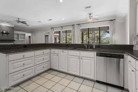 Kitchen - 415 Spike Rdg, Canton, MS 39046 photo 2 of 4