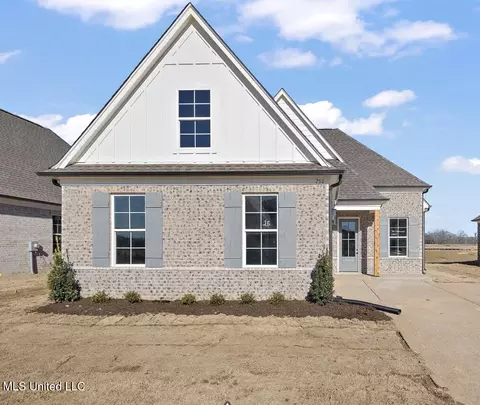 811 Coahoma Ct, Nesbit, MS 38651