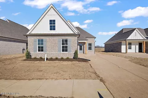811 Coahoma Ct, Nesbit, MS 38651 photo 2