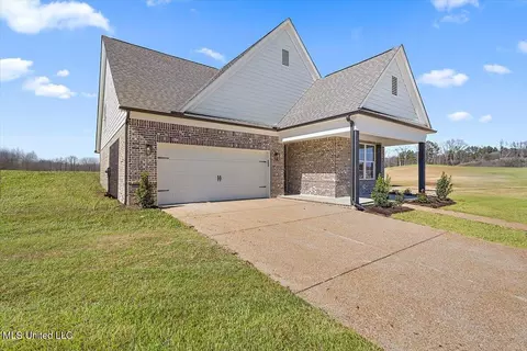 802 W Quitman Ct, Nesbit, MS 38651