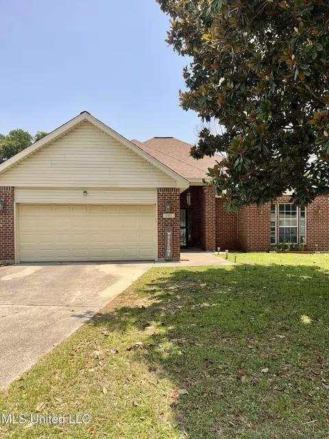 142 Pine Grove Ave, Biloxi, MS 39531