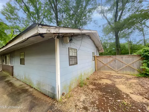 Exterior - 3233 Woodview Dr, Jackson, MS 39212 photo 1 of 4