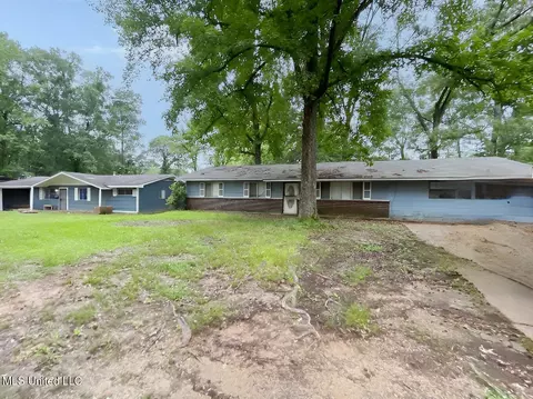 Exterior - 3233 Woodview Dr, Jackson, MS 39212 photo 4 of 4