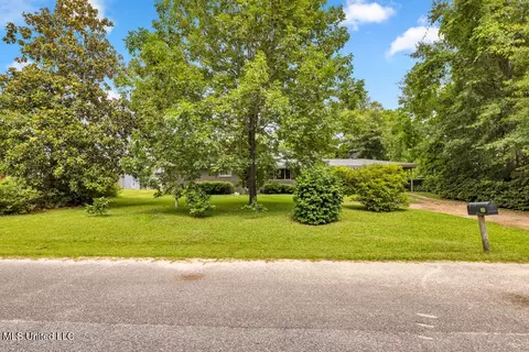 615 Baker St, Wiggins, MS 39577