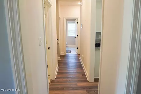 Entry Way - 8619 Williamson Dr, Olive Branch, MS 38654 photo 2 of 2