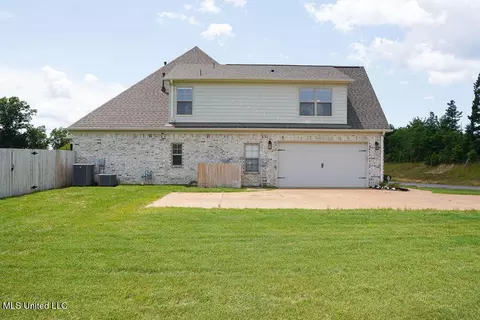 Exterior - 8619 Williamson Dr, Olive Branch, MS 38654 photo 4 of 5