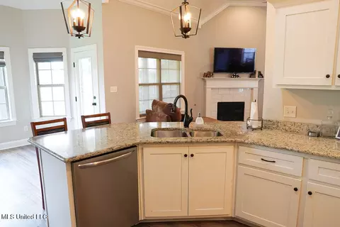 Kitchen - 8619 Williamson Dr, Olive Branch, MS 38654 photo 1 of 2