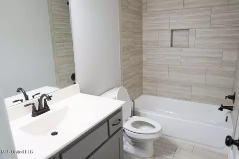 Bath - 8619 Williamson Dr, Olive Branch, MS 38654 photo 6 of 6