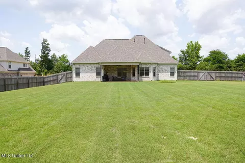 Exterior - 8619 Williamson Dr, Olive Branch, MS 38654 photo 2 of 5