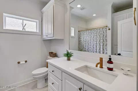 Bath - 122 Seymour Dr, Madison, MS 39110 photo 3 of 3