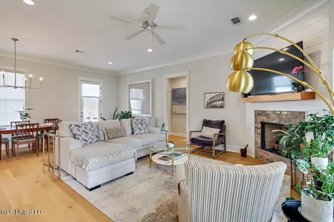 Living - 122 Seymour Dr, Madison, MS 39110 photo 2 of 2