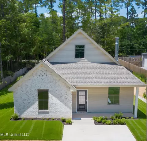 212 Music St, Waveland, MS 39576