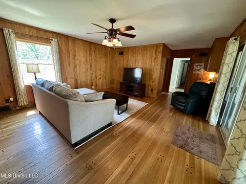 Living - 2293 Elm St, Hernando, MS 38632 photo 2 of 8